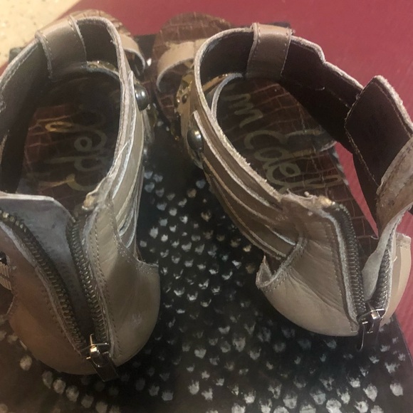 Preowned Sam Edelman Grey leather bejeweled buckle/zipper flat sandals. Sz 7.5M - Picture 9 of 10